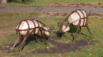 Odkrywamy znane i nieznane - Kamienne baranki i pawie w Piotrkowie
