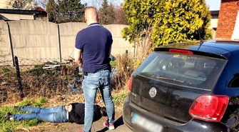 Pobili, znęcali się, okradli i uwięzili 26-latka