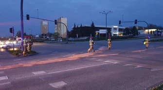 Strażacy usuwali rozlane paliwo na Armii Krajowej i Piłsudskiego