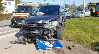 Groźne zderzenie na Sikorskiego [ZDJĘCIA]