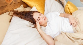 Poduszka antystresowa do spania - jak ją wybrać?