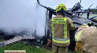 Budynek gospodarczy spłonął po uderzeniu pioruna