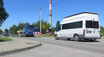 Przy przejeździe działają drogowcy. Uwaga na utrudnienia