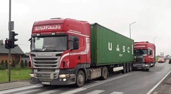 Kolizja ciężarówek w Jarostach