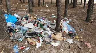 Śmieci nad zalewem. Właścicielowi grozi wysoka grzywna