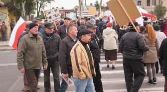 Protestujący blokują drogę