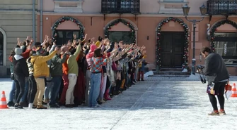 W Rynku Trybunalskim spadł śnieg [ZDJĘCIA]