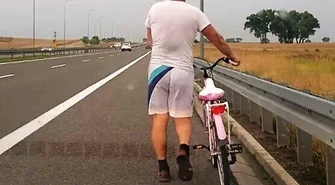 Wsiadł na rower i chciał ekspresówką dojechać na randkę