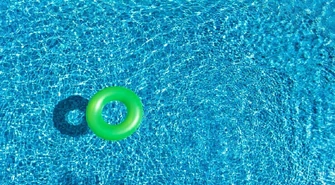 Jaką pokrywę na basen stelażowy wybrać? Sprawdzamy!