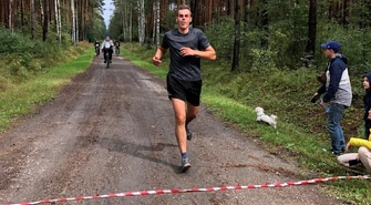 Biegiem i rowerem, by pomóc Piotrowi