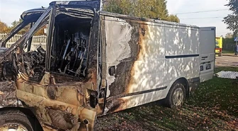 Ford zapłonął, Kia wpadła do rowu