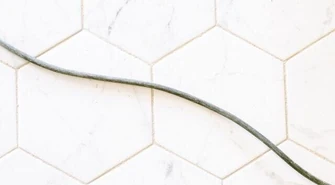 Płytki heksagonalne podłogowe — sposób na wnętrze, które się nigdy nie znudzi!