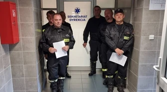 Strażak-ochotnik w karetce pogotowia