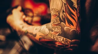 Jak dbać o świeży tatuaż? — Pielęgnacja tatuażu dla gentlemana!