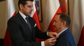 Były radny z Krzyżem Kawalerskim