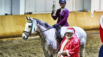 Skakali przez przeszkody w mikołajkowych nastrojach