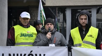 Rok od zatrzymania rolników. W środę znów protestowali pod prokuraturą [ZDJĘCIA]