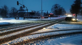 Śnieg nie odpuszcza! Uważajcie na drogach [ZDJĘCIA]