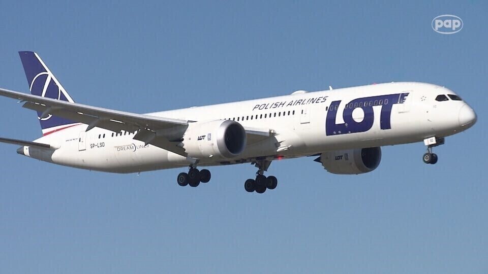 Praca w PLL LOT poszukiwany personel pokładowy