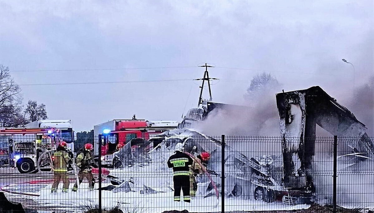 Palą się ciężarówki