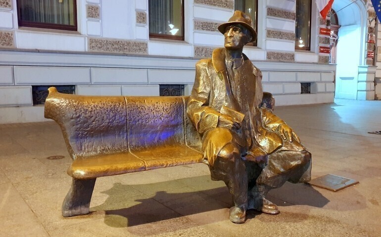 Odkrywamy znane i nieznane Ławeczka Juliana Tuwima w Łodzi