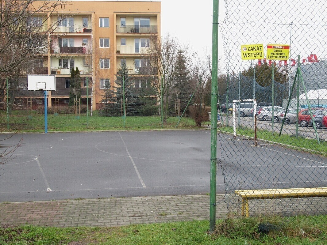 Zamknęli boisko ale chcą o nie walczyć