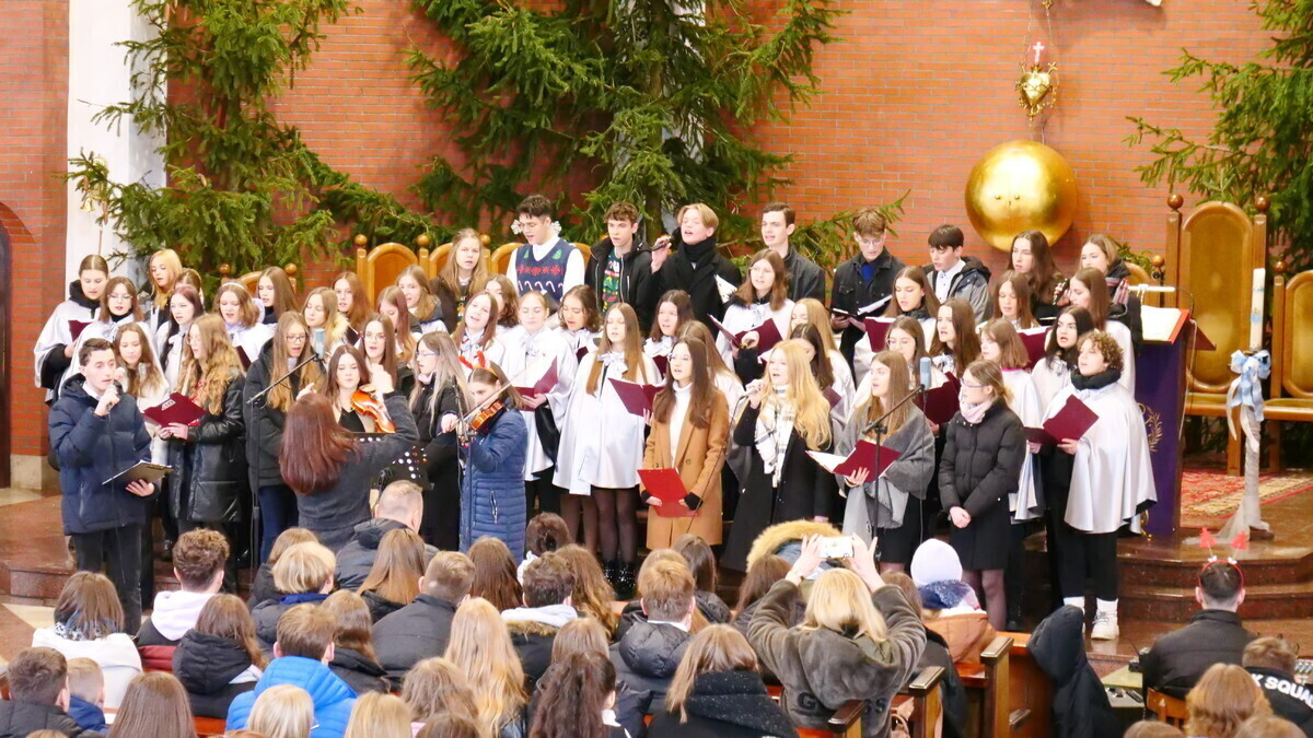 Chór II LO zaśpiewa w Sulejowie