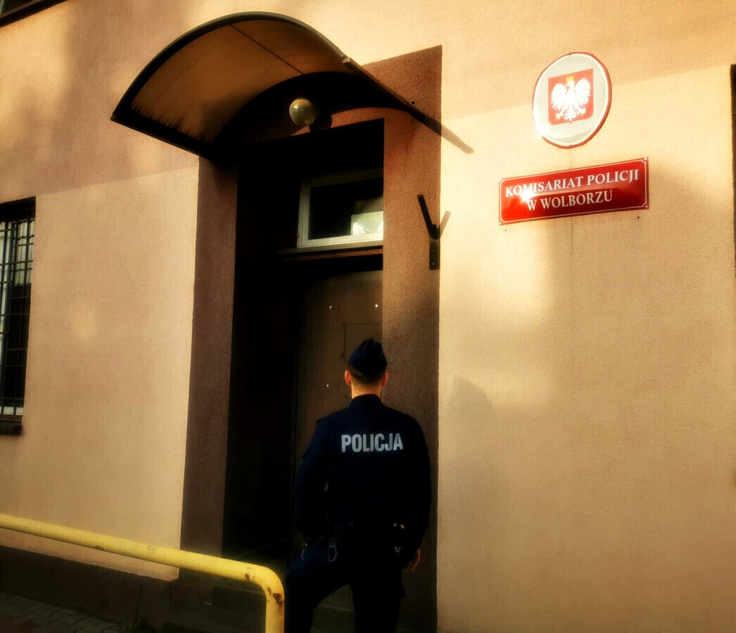 Bez badań technicznych za to z zakazem i pasażerem w bagażniku