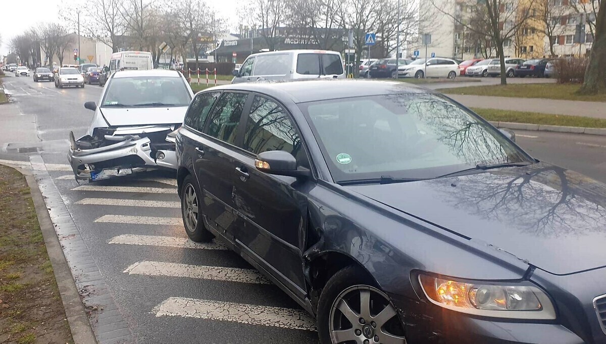 Zderzenie osobówek na Słowackiego