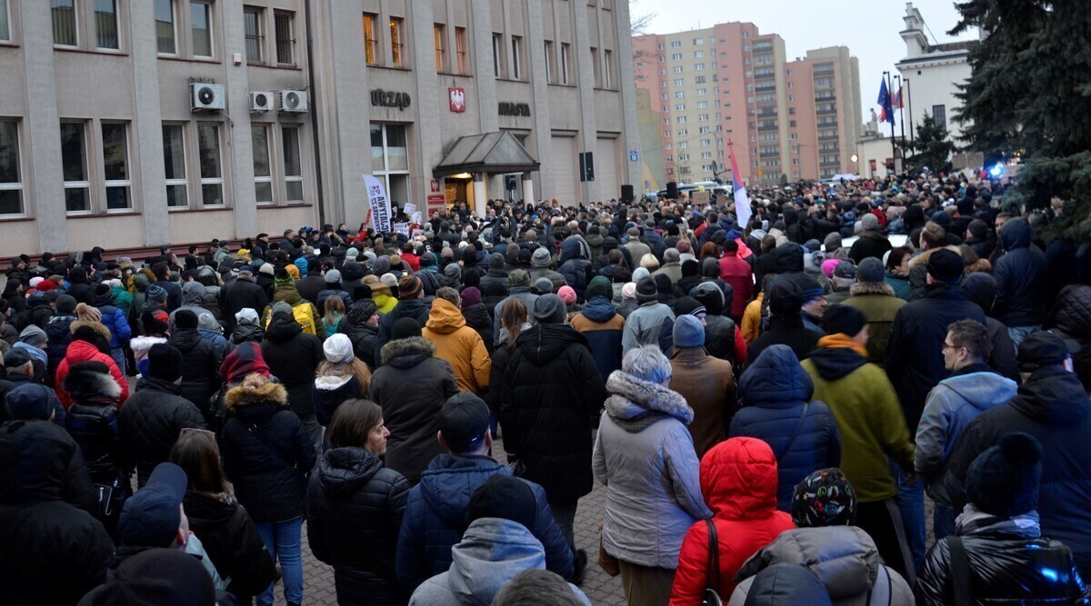 Mamy dość Protest mieszkańców pod Urzędem Miasta ZDJĘCIA