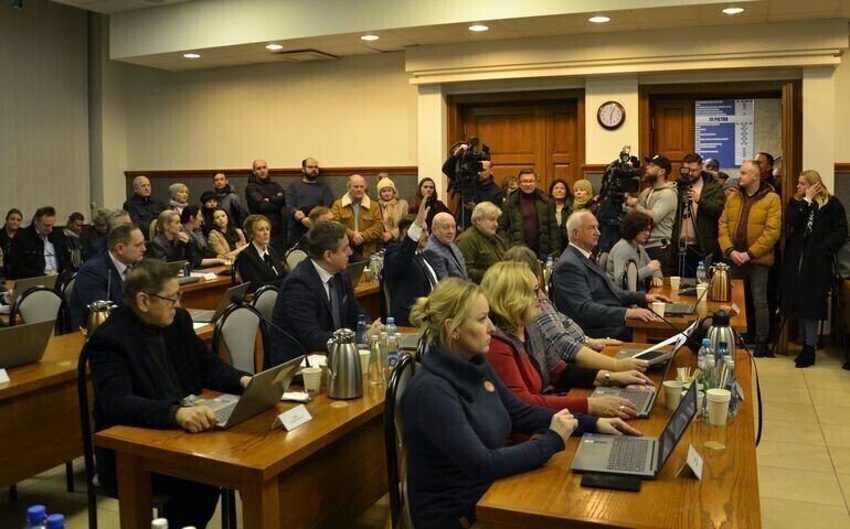 Burzliwa sesja nadzwyczajna w sprawie ciepła