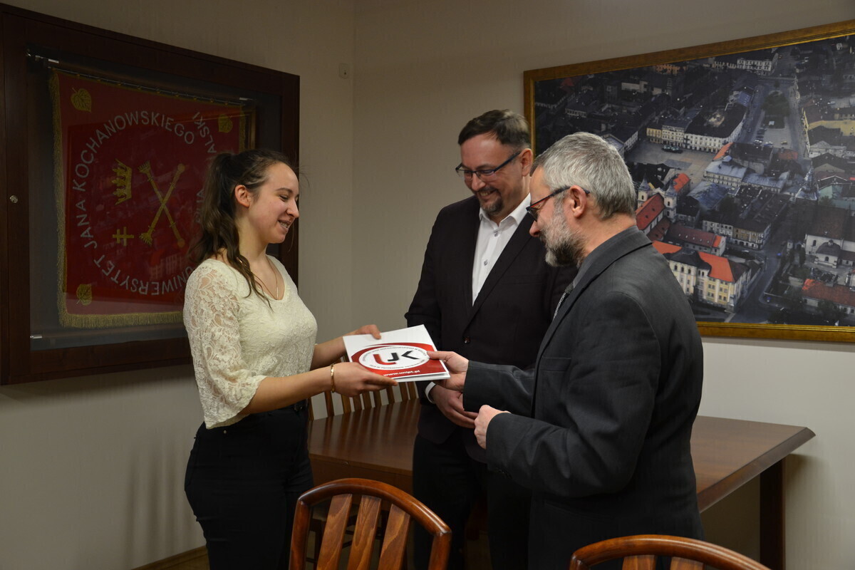 Podziękowania dla studentek za pomoc uchodźcom