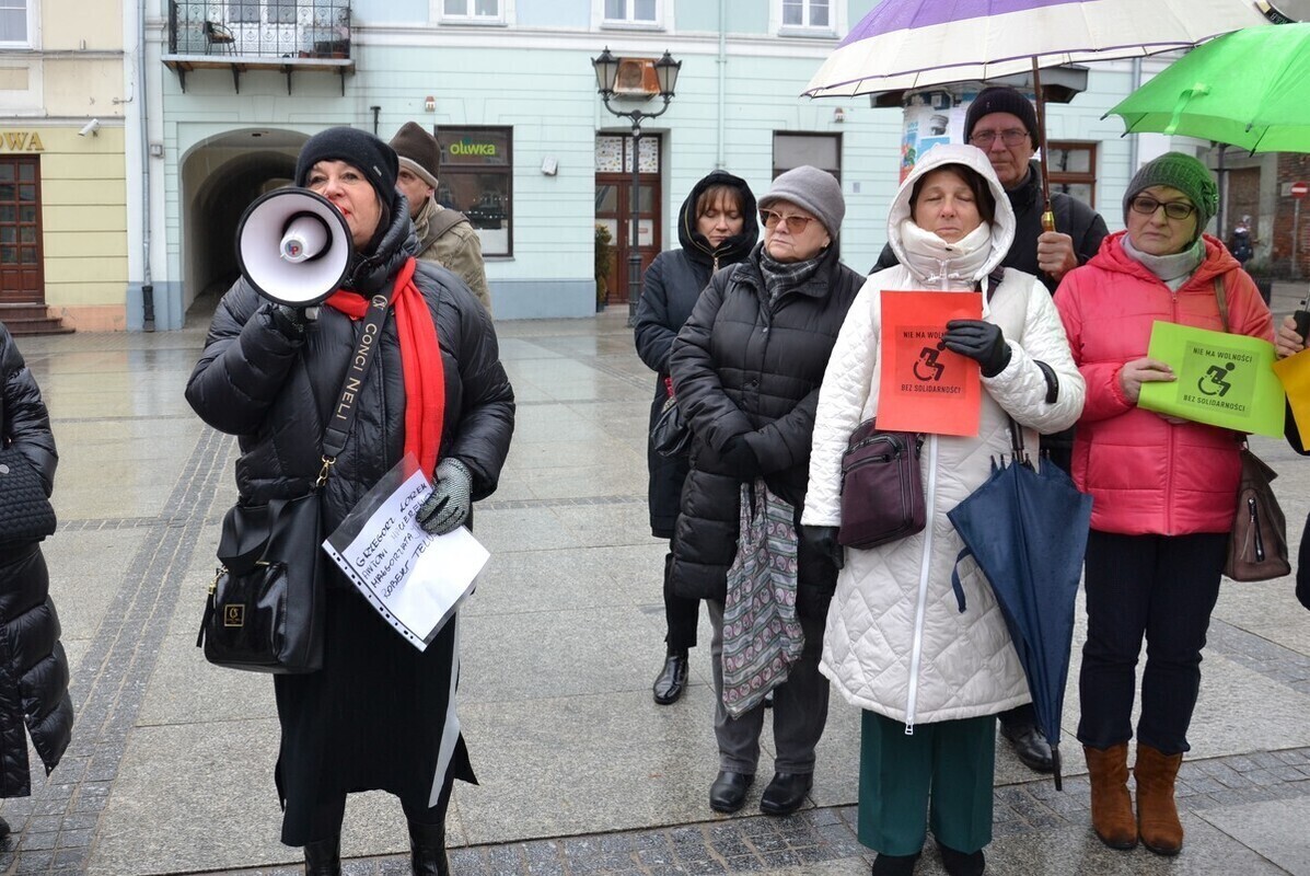 Nie ma wolności bez solidarności. Protest w Rynku Trybunalskim