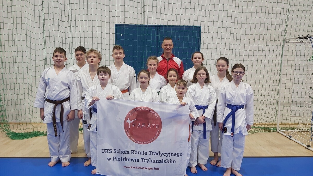 Medale młodych karateków