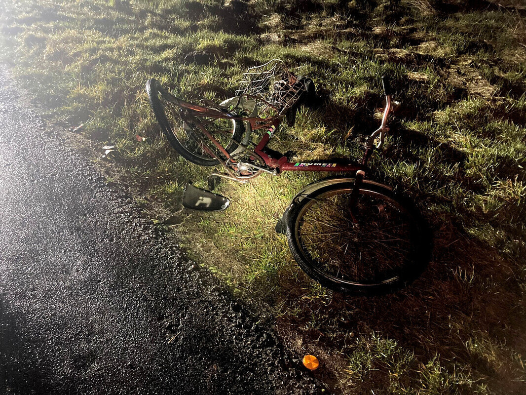 Pijany szedł środkiem jezdni. Potrącił go samochód