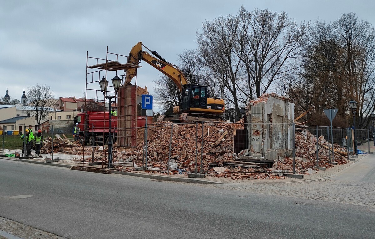 O jedną ruderę mniej...