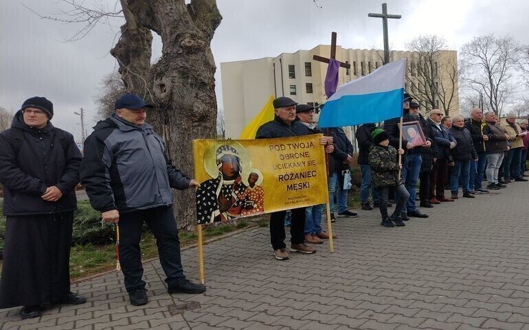 Piotrkowski Męski Różaniec ze św. Janem Pawłem II