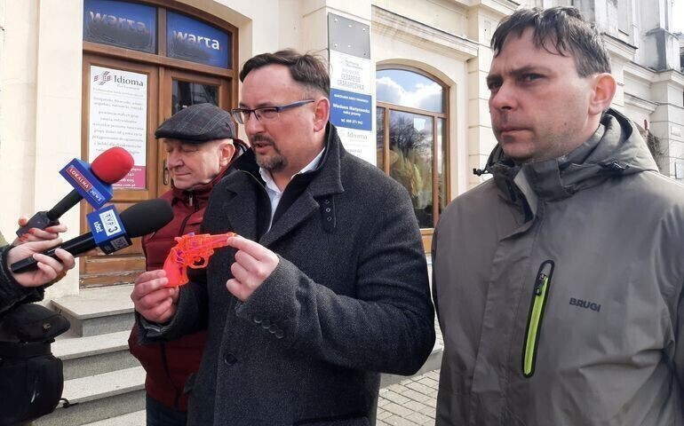 Pistolet na wodę dla posła Grabarczyka