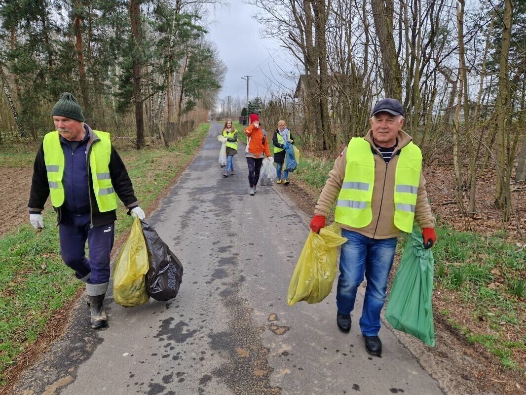 Sprzątali przekazując cenne wartości
