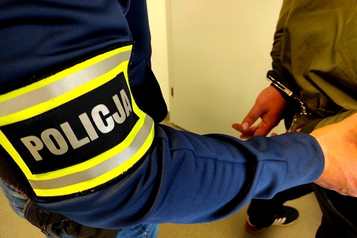 Pijany domagał się alkoholu. Nie spodziewał się kto stoi za jego plecami