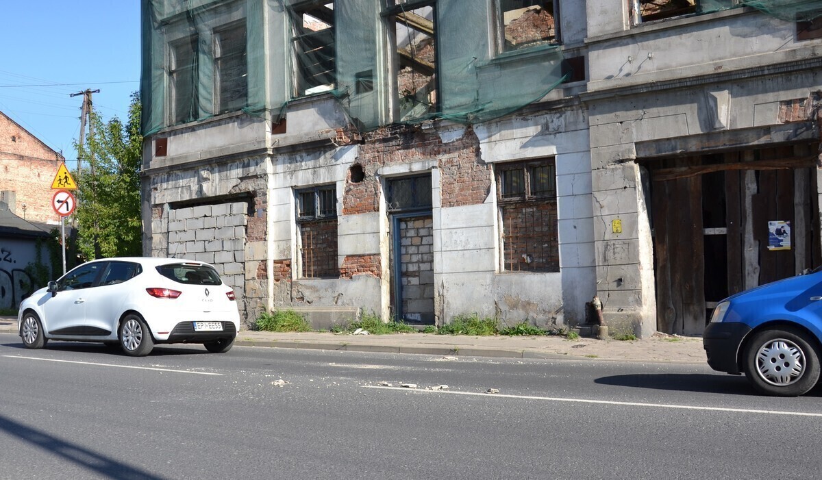 Kamienica przy Wojska Polskiego sypie się... na ulicę