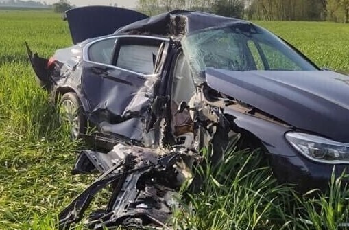 Tragiczny wypadek pod Bełchatowem. Nie żyje przewodnicząca Rady Miejskiej w Sieradzu ciężko ranny wiceprezydent