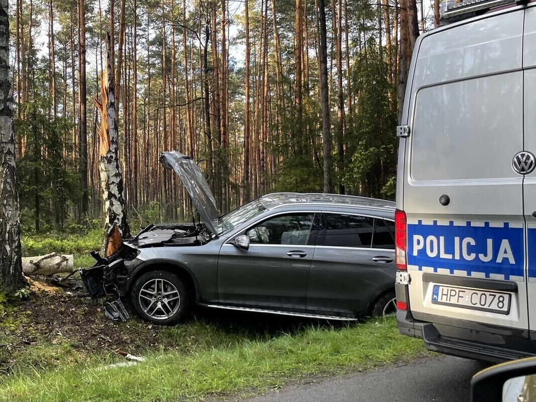 Wypadła z zakrętu na trasie Piotrków - Koło