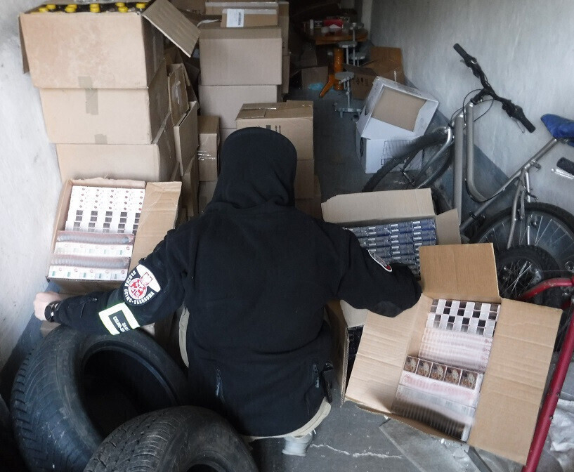 Przechwycili tysiące papierosów i blisko 200 litrów alkoholu