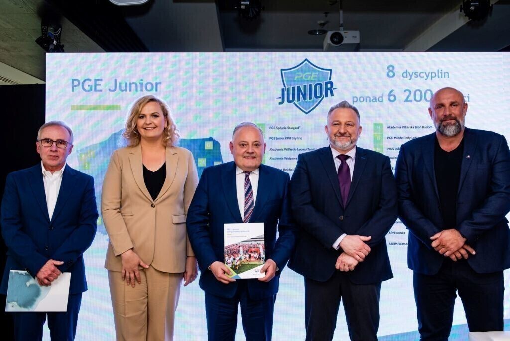 Wojciech Dąbrowski prezes zarządu PGE co czwarty polski uczeń uczestniczył w kulturalnych projektach edukacyjnych wspieranych przez PGE