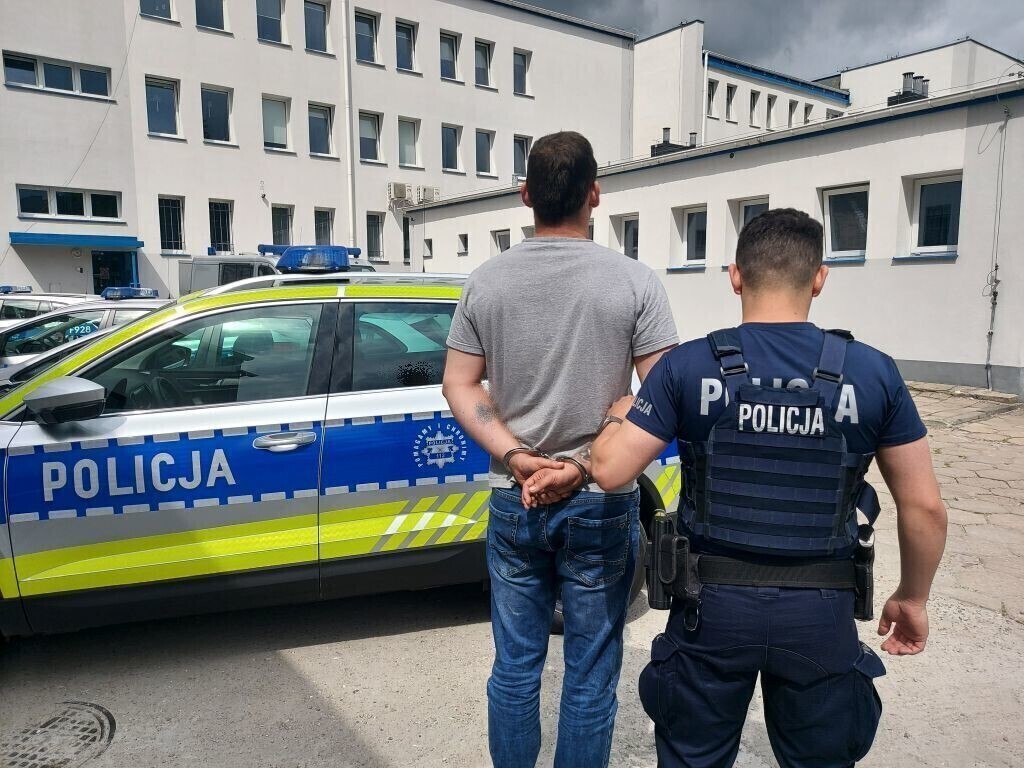 Zgłosił się na policję nie wiedząc że jest poszukiwany