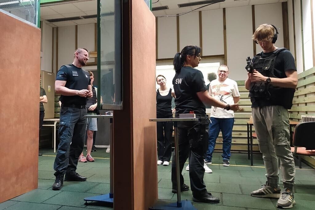 Młodzież w więziennych murach