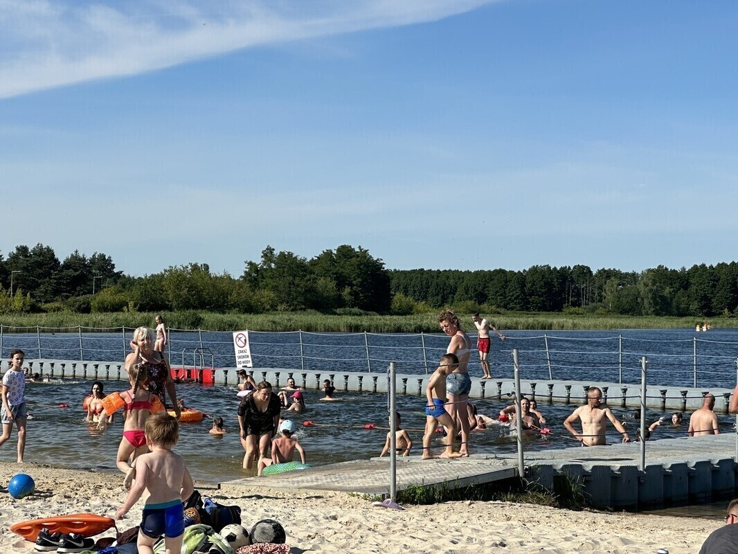 Brudna woda nie odstrasza. Tłumy na Słoneczku