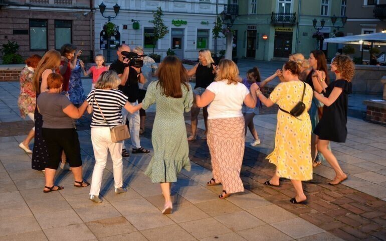 Wspólnie tańczyli w Rynku Trybunalskim
