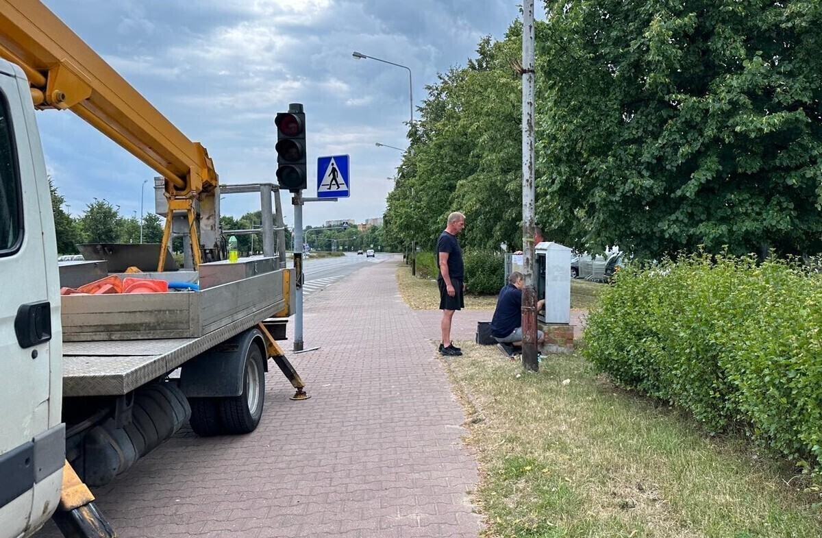 Naprawiają światła